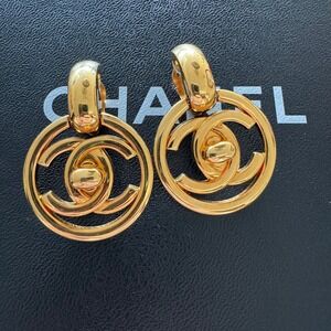 Chanel CC XL Turnlock Round Clip On Earrings Gold Plated 97P Pendant Authentic